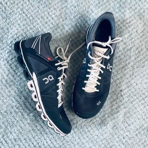 ON CLOUD Cloud Flow Charcoal/White Sneakers Womens 8.5 EUC